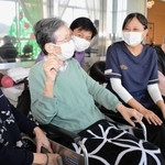 笑顔は国境の壁を取り払う