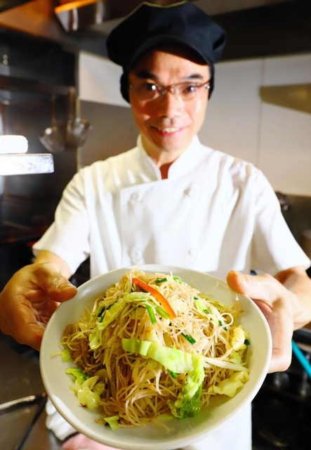 料理人が作った焼きビーフン＝健民ダイニング