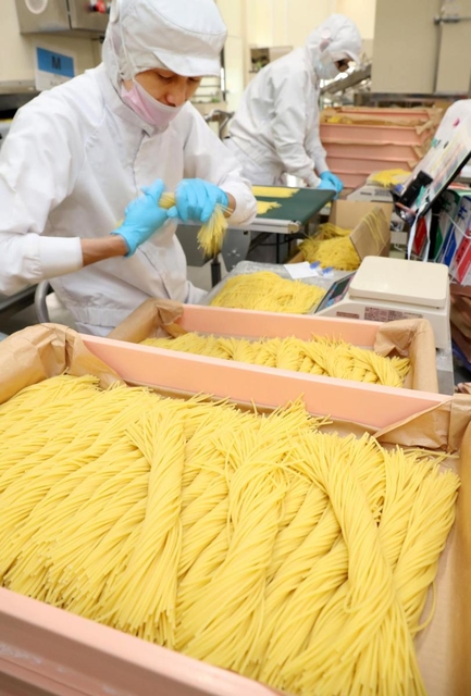 淡路麺業が約１０年前に始め、好調の生パスタ＝淡路市生穂新島
