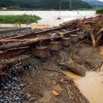 大雨で被災したＪＲ福知山線の線路＝７日午前１１時２１分、丹波市市島町（撮影・大田将之）