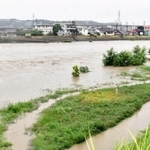 増水した美囊川＝三木市末広