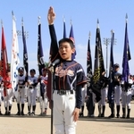 選手宣誓する温泉少年野球クラブの中井嘉人主将