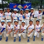 優勝した塩屋野球少年団の選手