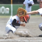 熱のこもったプレーを見せる選手たち