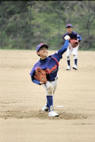 準決勝、決勝と好投した原田宗祐投手＝春日総合運動公園多目的グラウンド