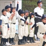 声援を送る選手