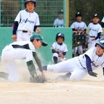 果敢に本塁を狙う選手