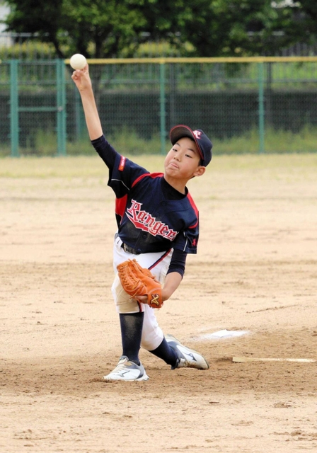 相手打線を無失点に抑え込んだ足立慎太郎投手＝いずれも丹波篠山市日置、城東グラウンド