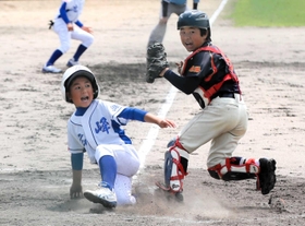 豊富ジュニアーズと広峰ジャガーズの熱戦＝姫路市香寺町行重