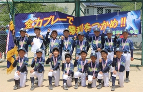 ２年連続で本大会出場を決めた坂越野球スポーツ少年団の選手たち＝赤穂市御崎