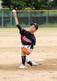 相手打線を無失点に抑え込んだ足立慎太郎投手＝いずれも丹波篠山市日置、城東グラウンド