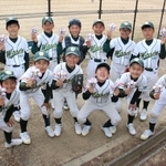 優勝したウッディボーイズイースト＝いずれも三田市けやき台２