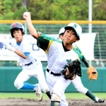 力投する鳴尾東ビクターズの石埜宗佑投手＝甲子園浜野球場