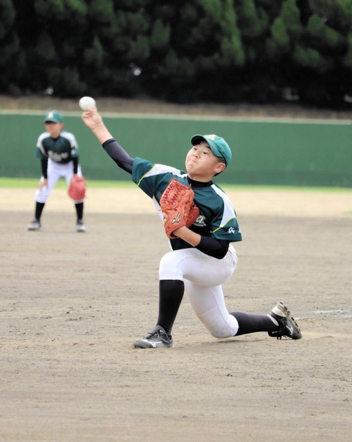 相手打線を完封した進藤凌斗選手＝いずれも洲本市民球場