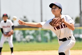 無安打無失点の好投を見せた岩屋フェニックス・中川祈里投手＝淡路佐野運動公園