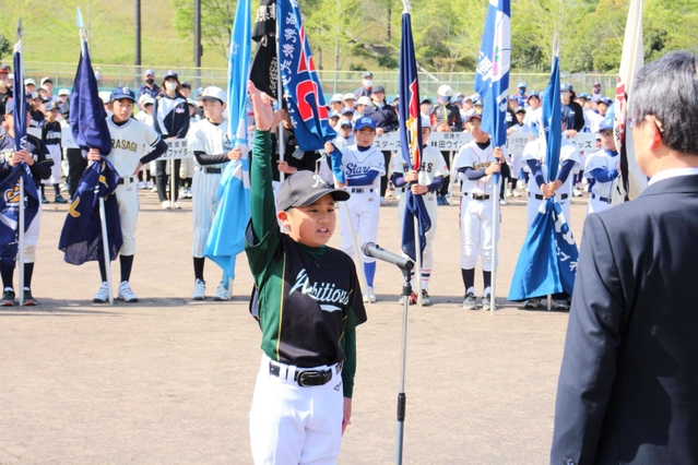 選手宣誓に臨んだ林選手＝姫路市香寺町行重