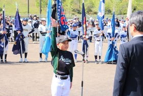 選手宣誓に臨んだ林選手＝姫路市香寺町行重