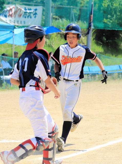 ５回裏、生還する中来田仁人主将