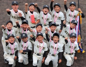 優勝を決め、喜ぶ氷上ドリームスの選手たち