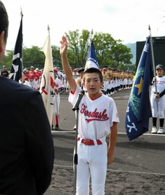 選手宣誓する藤本絃汰主将