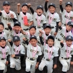 優勝を決め、喜ぶ氷上ドリームスの選手たち