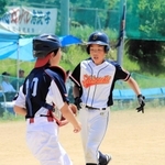 ５回裏、生還する中来田仁人主将