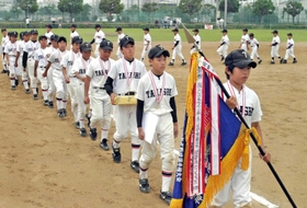 原樹理主将を擁して２００５年の東播ブロック大会を制し、県大会でもベスト８に進んだＴＡＫＡＳＨＯナイン＝高砂市高砂町向島町