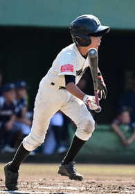 チーム唯一のヒットを打つなど奮闘した氷上ドリームスの八尾龍冴主将＝Ｇ７スタジアム（撮影・斎藤雅志）