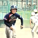 ４回、ホームへ疾走する田鶴野クレインズの大木本賢志朗選手（撮影・長沢伸一）