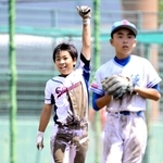 ３回表２死から三塁打を放った白川ホーネッツの扶川海空斗選手＝Ｇ７スタジアム（撮影・斎藤雅志）