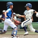 ５回無死の場面でランニング本塁打で生還する金少クラブの田村悠真選手＝Ｇ７スタジアム神戸（撮影・鈴木雅之）