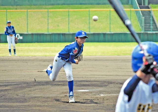 準決勝・ブレーブス高丘ー浜手ロイヤルズ　５回まで無失点の好投を見せた浜手ロイヤルズの北川樹生投手