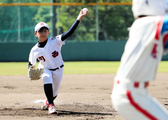 ６回を投げきった川西少年野球クラブの原悠葵投手＝いずれも甲子園浜野球場