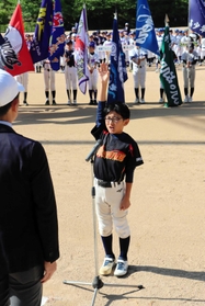 選手宣誓する新温泉ドリームズの岡田翔琉主将