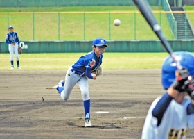 準決勝・ブレーブス高丘ー浜手ロイヤルズ　５回まで無失点の好投を見せた浜手ロイヤルズの北川樹生投手