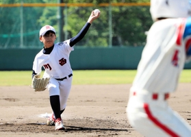 ６回を投げきった川西少年野球クラブの原悠葵投手＝いずれも甲子園浜野球場