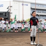 開会式で選手宣誓する唐櫃北神の真部太一主将
