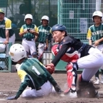 タッチアウトで失点を防いだ芦屋Ｃベアーズの福元優里捕手