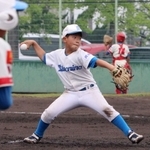 力投する潮ブルーナインの選手