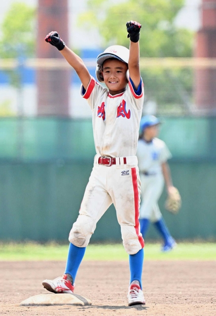 ３回に２点適時二塁打を放った北ナニワ・平島稜久選手＝いずれもＧ７スタジアム神戸（撮影・大田将之）