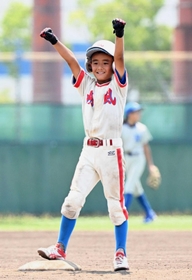 ３回に２点適時二塁打を放った北ナニワ・平島稜久選手＝いずれもＧ７スタジアム神戸（撮影・大田将之）