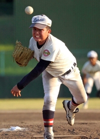 ２番手で好投した高丘の入江晴豊選手