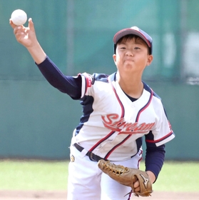 力投した東播ナインストリーム先発の福本陽祐芽選手＝Ｇ７スタジアム（撮影・小林良多）