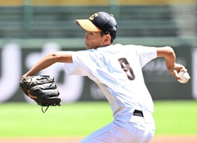 ４回１失点の快投で優勝をたぐり寄せた枝吉先発の上村彪選手＝ほっともっとフィールド神戸（撮影・大田将之）