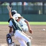 ５回、３点ランニング本塁打を放ち生還する鳴尾東ビクターズの水谷禮士選手（撮影・大田将之）