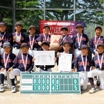 優勝した佐用ワープジュニアの選手たち＝南光スポーツ公園