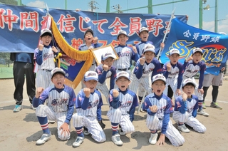 摂丹ブロックに向けて意気込む柏原スターズの選手たち＝丹波市氷上町上新庄