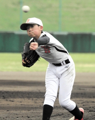 野口南少年軟式野球クラブー二見ＴＡＧタートルズ　先発で力投する二見ＴＡＧタートルズの草壁航大投手