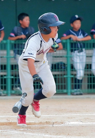 ４回、２点を返す活躍を見せた西紀・今田合同チームの清水仁選手＝丹波篠山市日置
