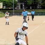 ホームインするウッディボーイズイーストの河北康佑選手＝丹波篠山市今田町今田新田